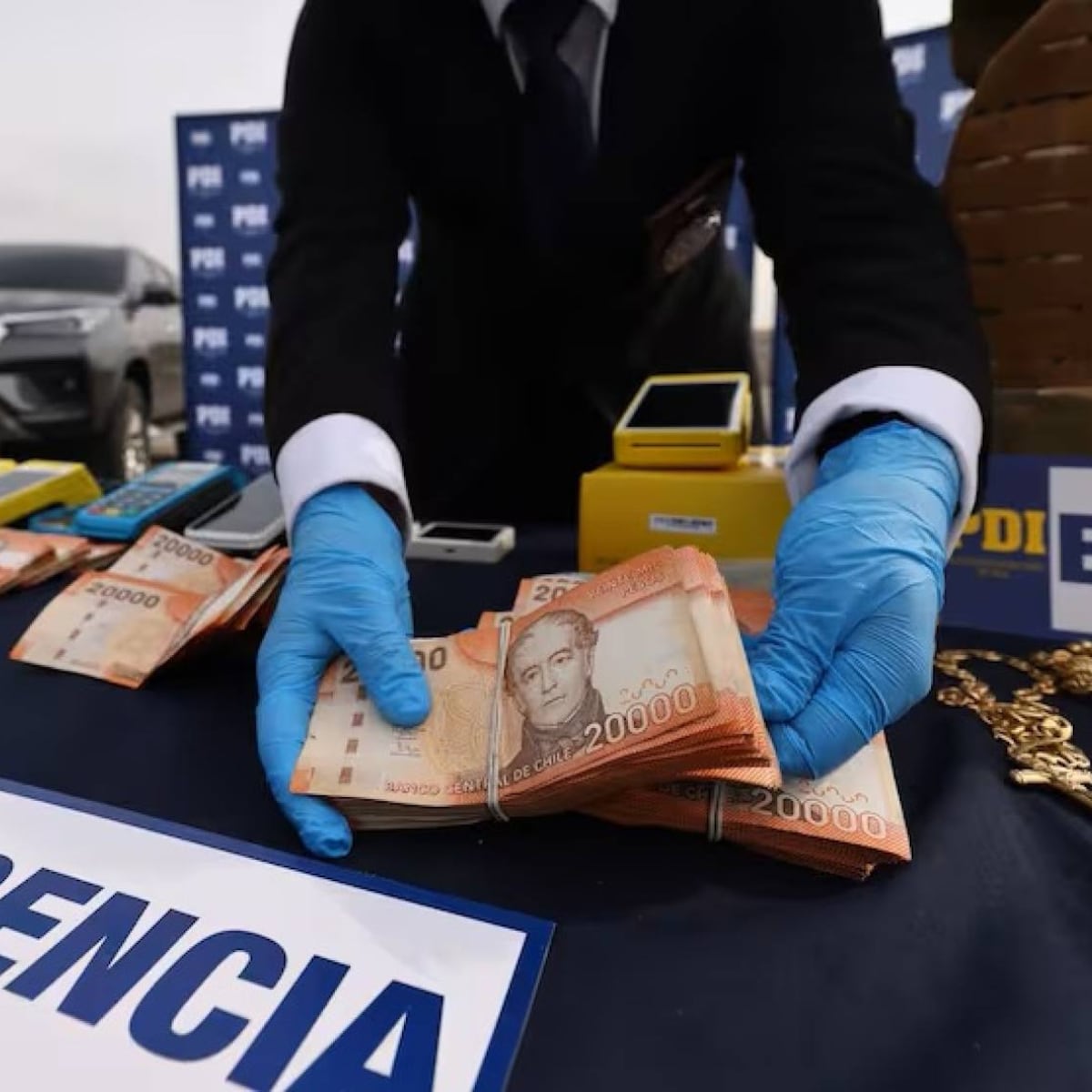 Imputada en Operación Tokio se identifica como ejecutiva de BancoEstado Imputada en Operación Tokio se identifica como ejecutiva de BancoEstado