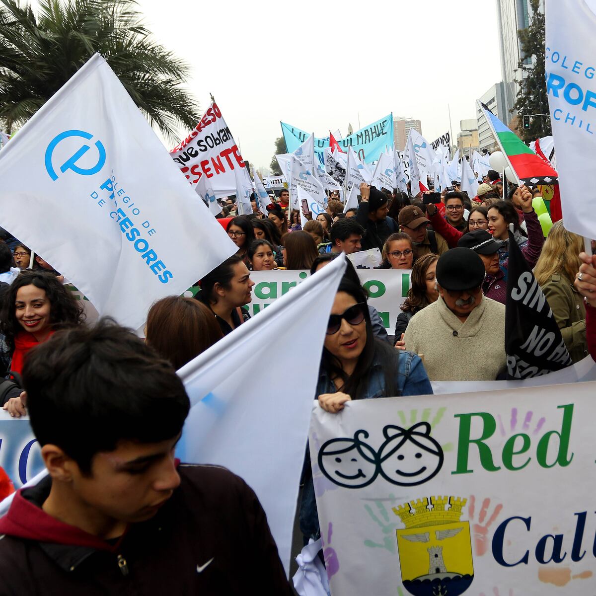 Profesores marchan en todo el país por su Agenda Corta Profesores marchan en todo el país por su Agenda Corta