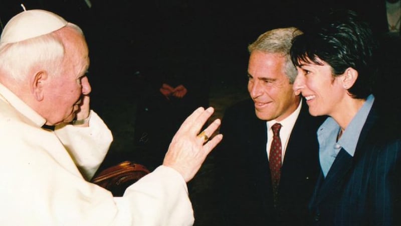 Juan Pablo II junto a Epstein.