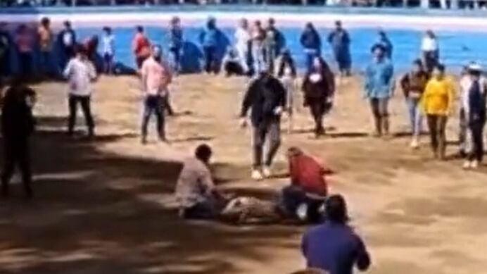 ESTO ES TERRIBLE!!! Se insiste en tapar los ojos de los niños para que no vean lo que está ocurriendo! EXIGIMOS QUE SE REVISE TODO EL MATERIAL DE LO QUE OCURRIÓ EL FIN DE SEMANA!! Todo fomentado por la 
@MuniZapallar