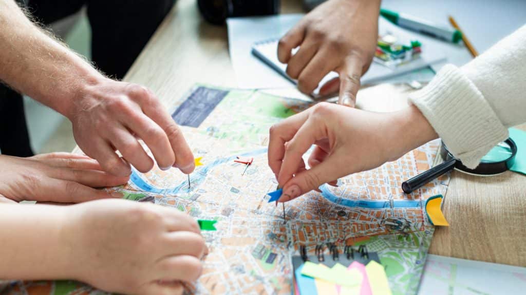 AMUCH y FLACSO Chile sellan alianza estratégica para modernizar la gestión municipal y fortalecer políticas públicas territoriales