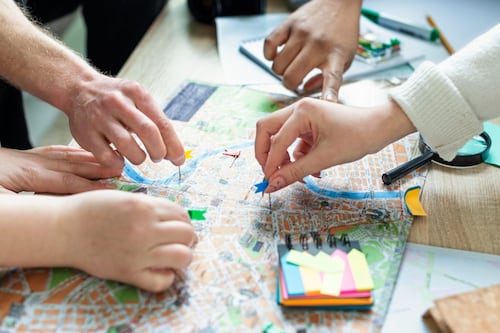 AMUCH y FLACSO Chile sellan alianza estratégica para modernizar la gestión municipal y fortalecer políticas públicas territoriales