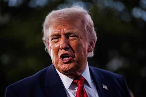Trump ordena bombardear a Irán a “niveles nunca vistos” si es asesinado
