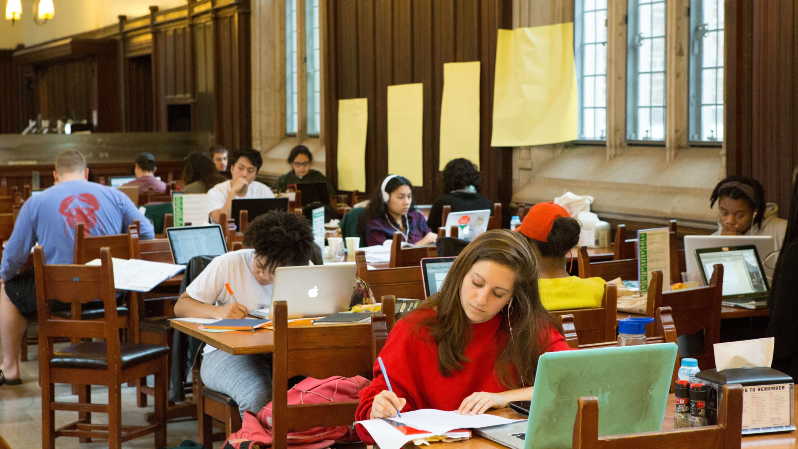 Estudiantes universitarios