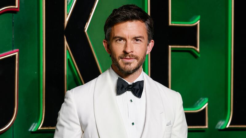No hubo premio para Pedro Pascal: People eligió a Jonathan Bailey como el hombre más sexy al mundo