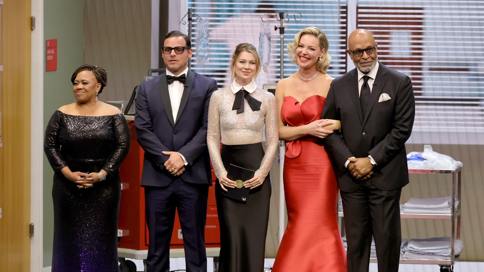 Elenco de Grey’s Anatomy se reúne en entregada Premios Emmy