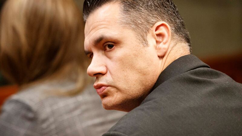 “Te vamos a sacar los ojos”: videos muestran actuar de exteniente Claudio Crespo en el estallido social