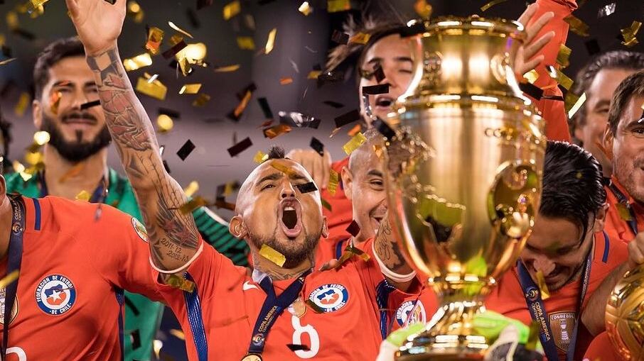 El entrenador de Colo Colo comentó la marginación de Vidal de la selección chilena.