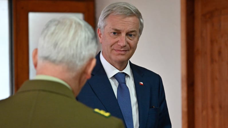 Aprobación del Presidente José Antonio Kast sigue a la baja: Llegó a un 36% tras una descenso de 6 puntos