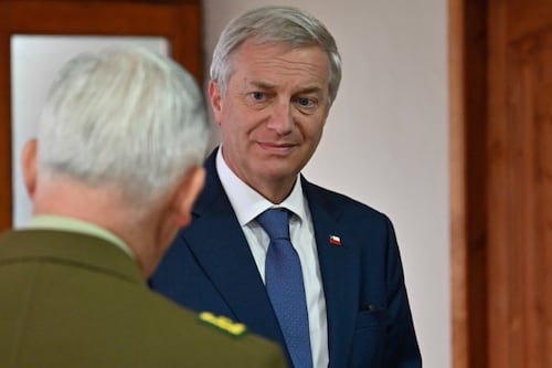 Presidente José Antonio Kast viajó hasta Puerto Varas para despedir al carabinero Javier Figueroa