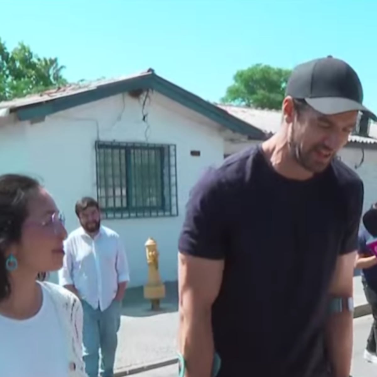 Alcalde Tomás Vodanovic vota con muletas tras lesión en cadera Alcalde Tomás Vodanovic vota con muletas tras lesión en cadera