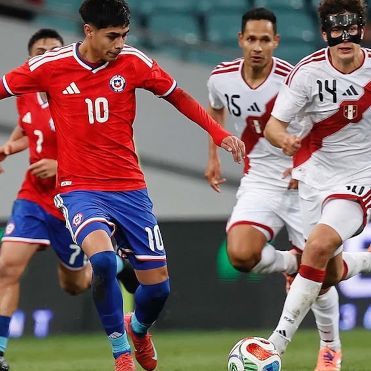 Chile vence a Perú en Sochi y cierra año con dos victorias en Rusia Chile vence a Perú en Sochi y cierra año con dos victorias en Rusia