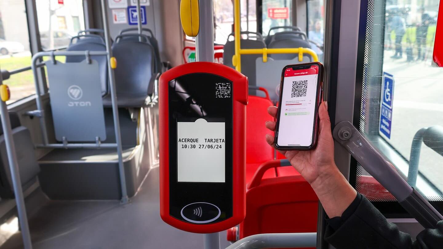 Buses con validadores en puertas traseras