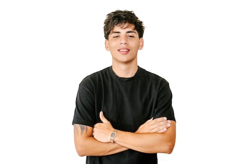 Padre e hijo conformarán el último equipo de famosos en “Vecinos al Límite”: Cantante Bimza se unirá al próximo reality del 13