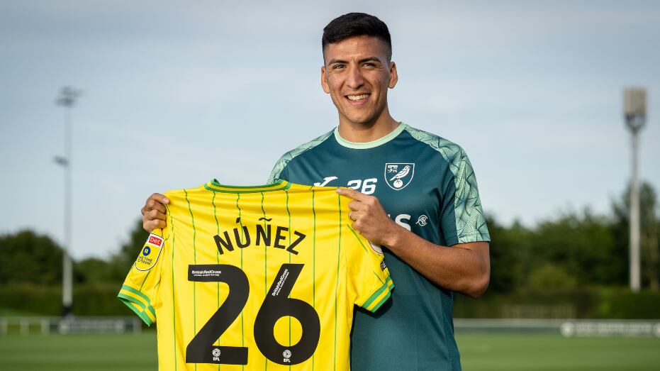 Marcelino Núñez con la camiseta del Norwich