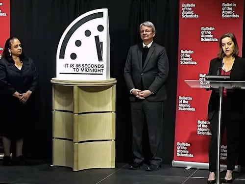 El Reloj del Juicio Final marca 85 segundos para la medianoche, el punto más crítico de su historia