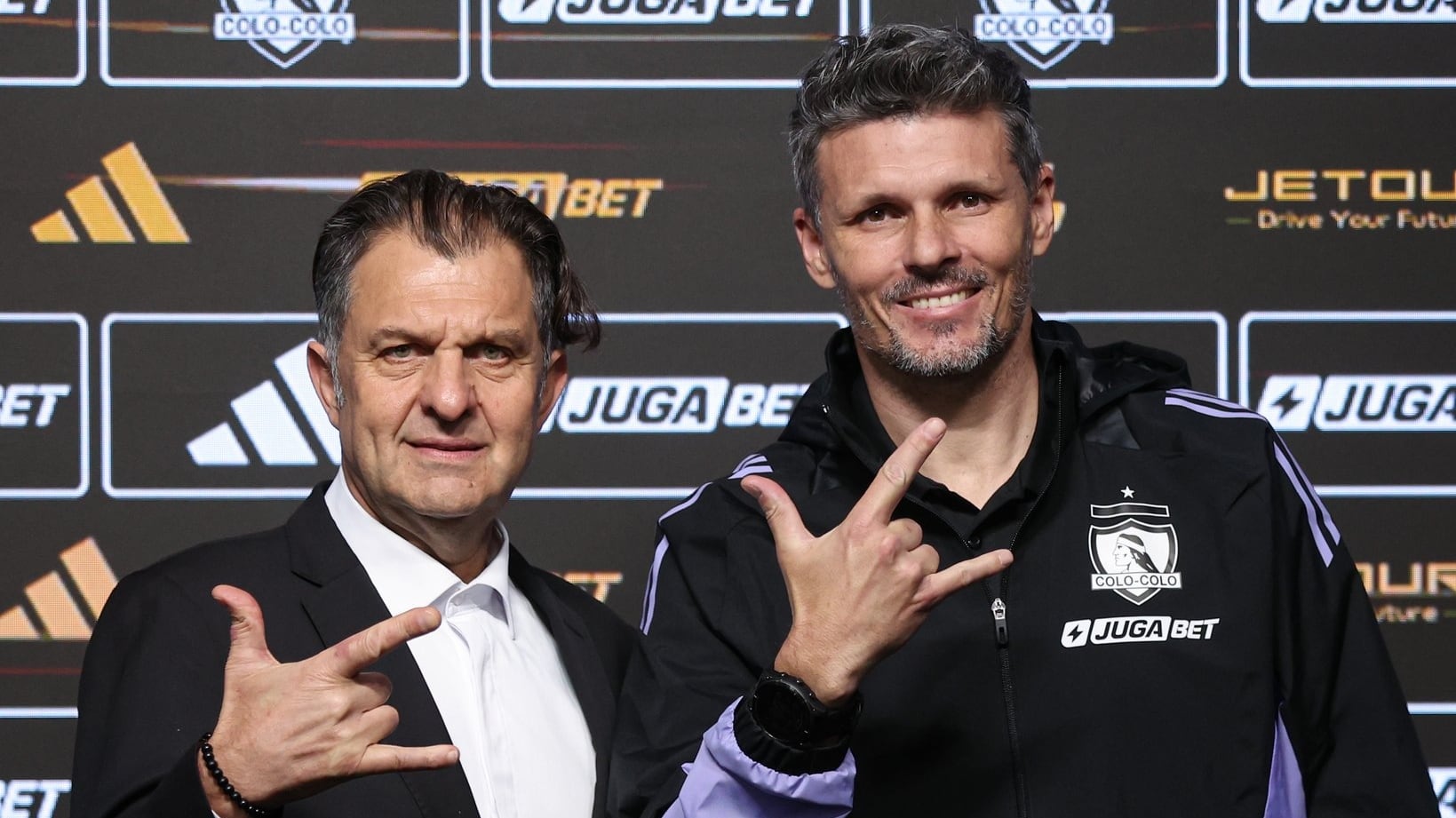 El presidente de ByN presentó este lunes 1 de septiembre al nuevo entrenador de Colo Colo, Fernando Ortiz.