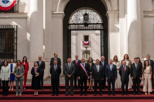 Hasta casi 10 millones de pesos: DIPRES determinó los sueldos y requisitos para los asesores del Presidente y los ministros