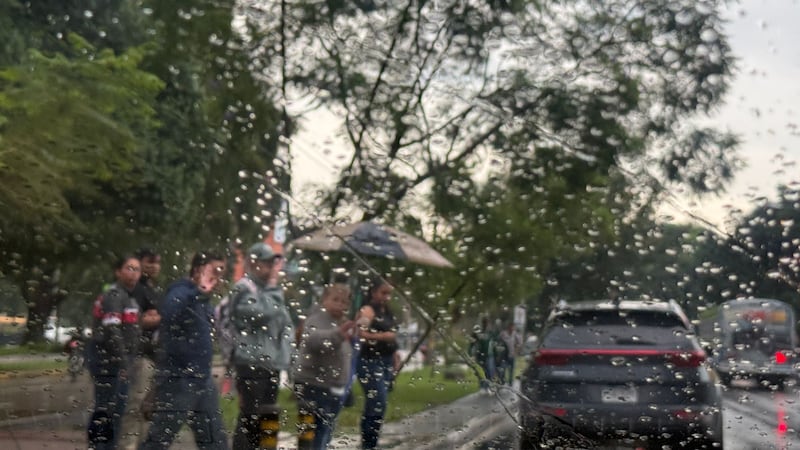 Tormentas eléctricas y chubascos se esperan para este miércoles en sectores de la Región Metropolitana