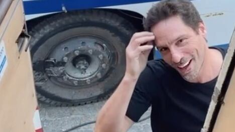 El actor fue captado junto a la modelo nacional en un restaurante del balneario nacional.