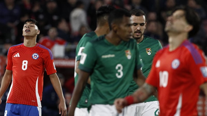 DT boliviano asegura que la selección chilena ya “está eliminada” del Mundial y que su país tiene más “posibilidades” de clasificar al torneo