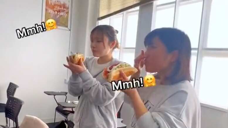 JAPONESAS comiendo completos