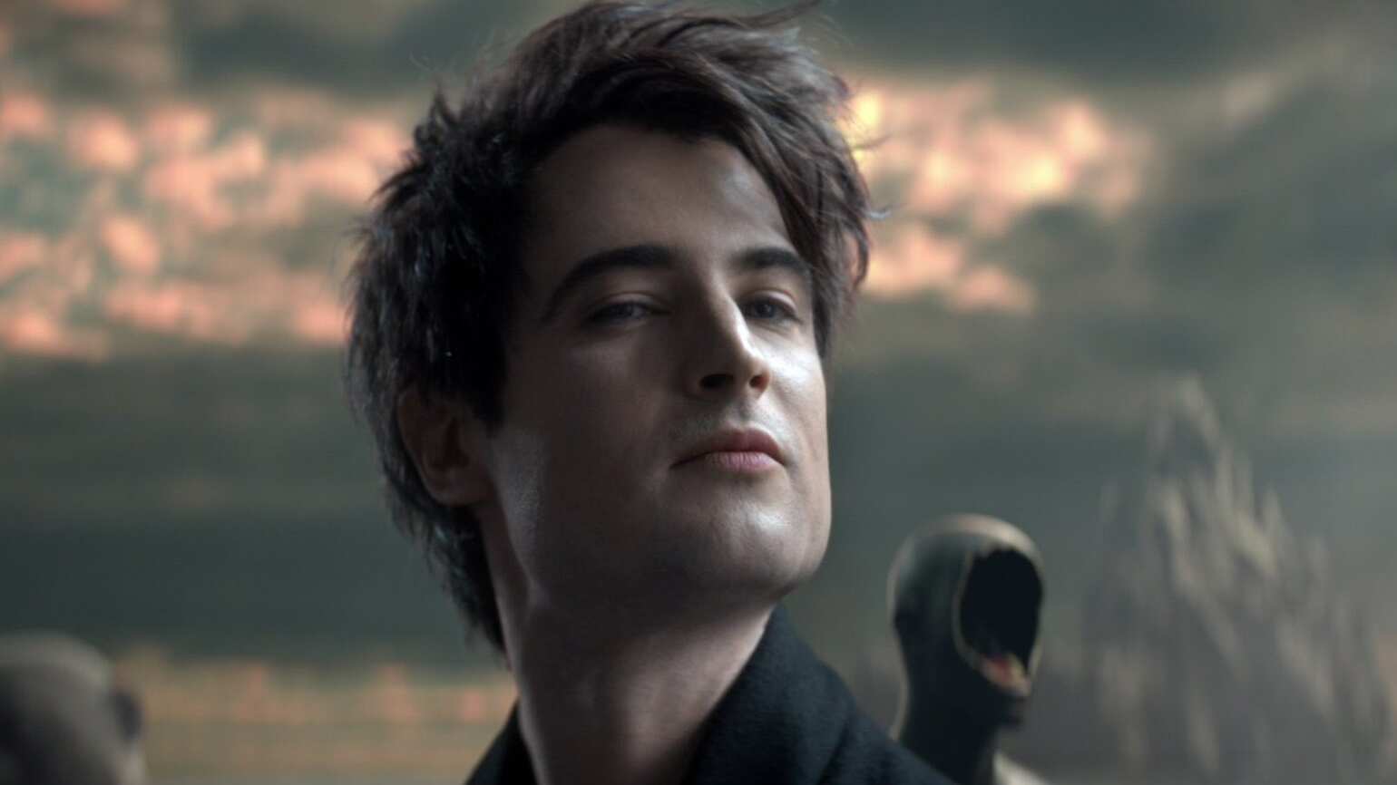 No início da série, Dream é capturado por um poderoso mago e mantido aprisionado por um século.