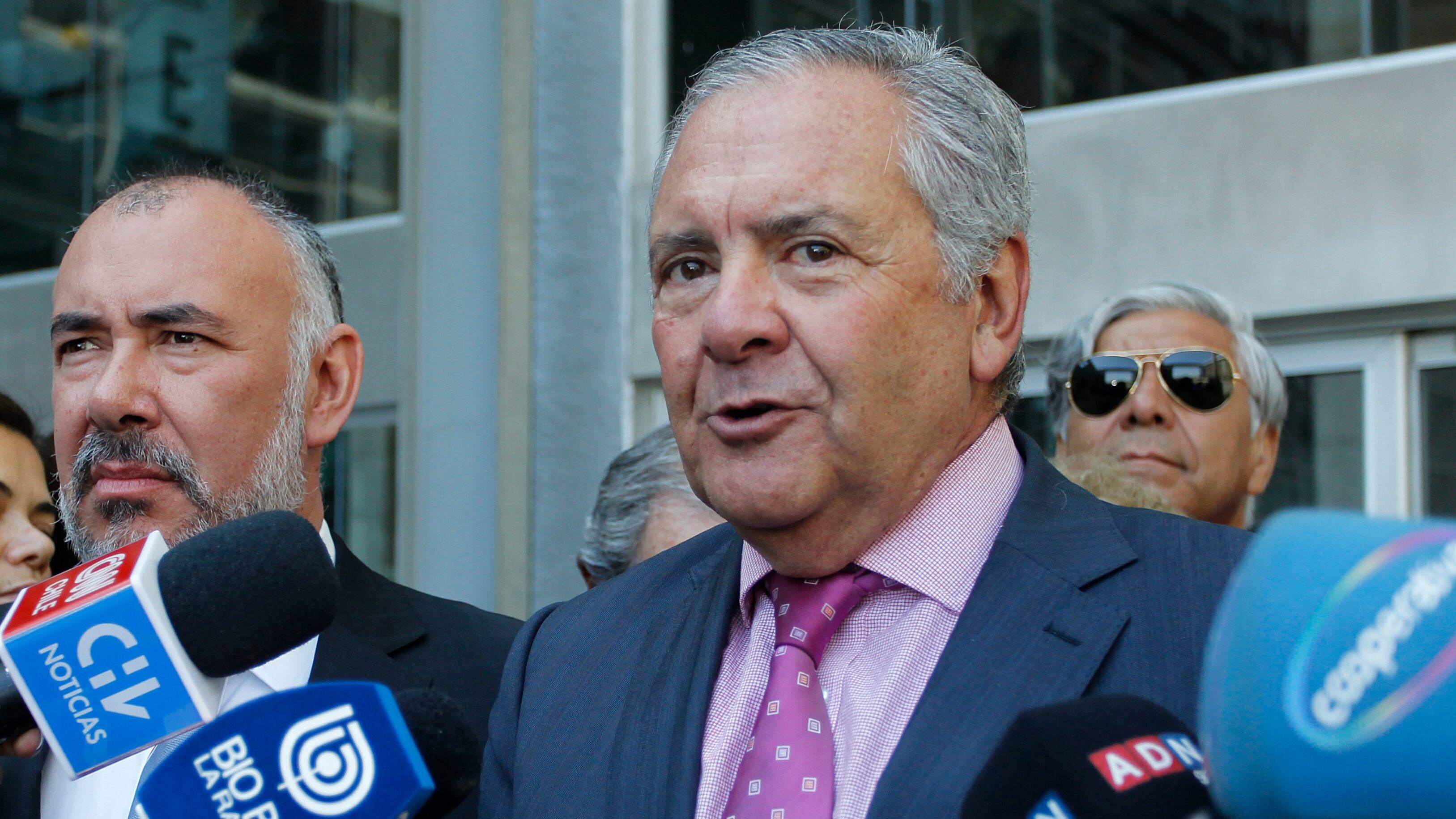 El TOP de Santiago condenó al exalcalde de Ñuñoa a 61 días de reclusión menor en su grado mínimo por cometer dos delitos de negociación incompatible con el socio de su hijo mientras fue jefe comunal. La pena la cumplirá en libertad.