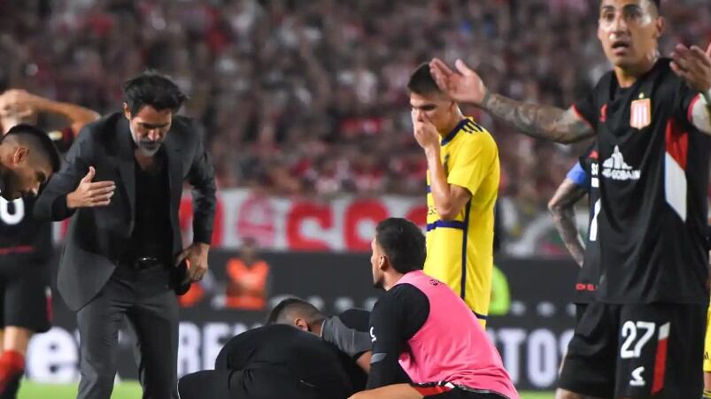 Javier Altamirano se desplomó en la cancha. Foto: El Editor Platense