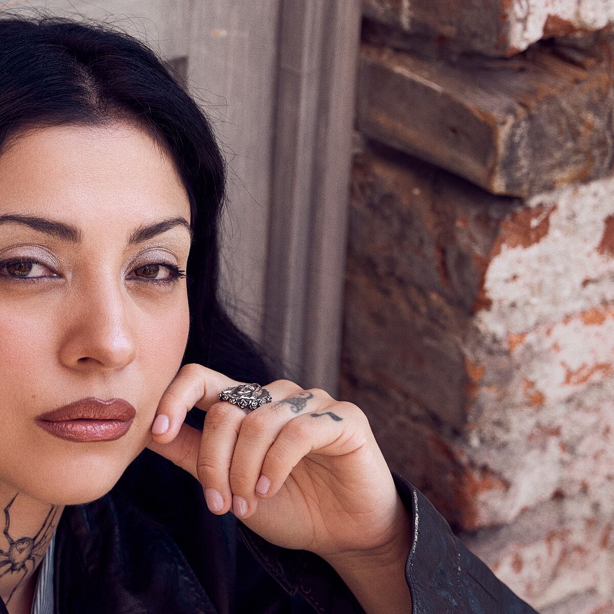 Mon Laferte defiende su trayectoria ante críticas de artistas Mon Laferte defiende su trayectoria ante críticas de artistas