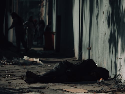 Nuevo catastro revela cambios en personas en situación de calle: aumentan mujeres y población más joven