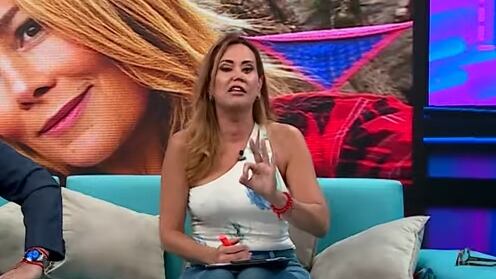 La panelista del programa de espectáculos teorizó con el motivo de las fotos y publicaciones que realiza Cathy Barriga en sus redes sociales durante su régimen de arresto domiciliario total.