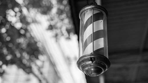 Asesinan a dos menores de edad y un adulto al interior de una barbería en el norte de Quito
