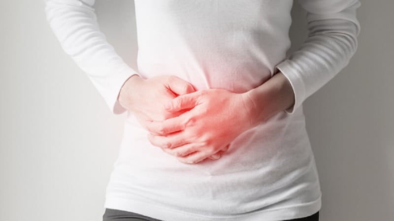 La dismenorrea es el conjunto de dolores o espasmos que se experimentan durante la menstruación.