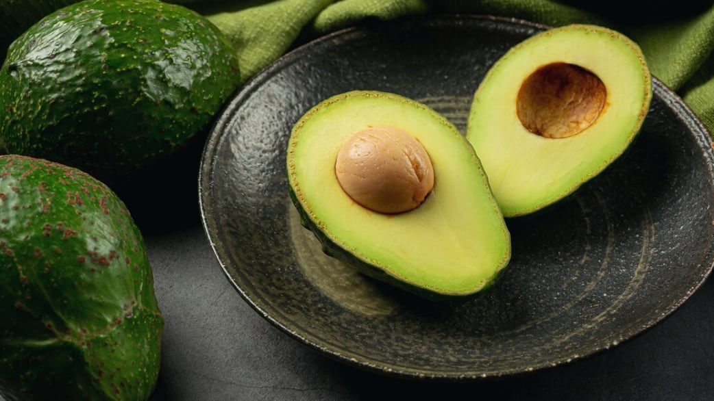 Productos de aguacate a partir de aguacates Concepto de nutrición alimentaria.