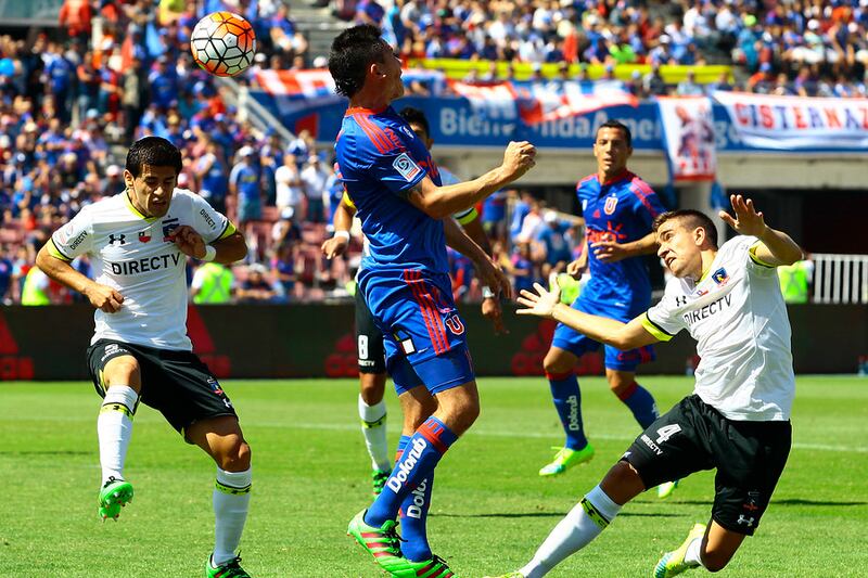 Barroso y Zaldivia jugando por Colo Colo contra la U