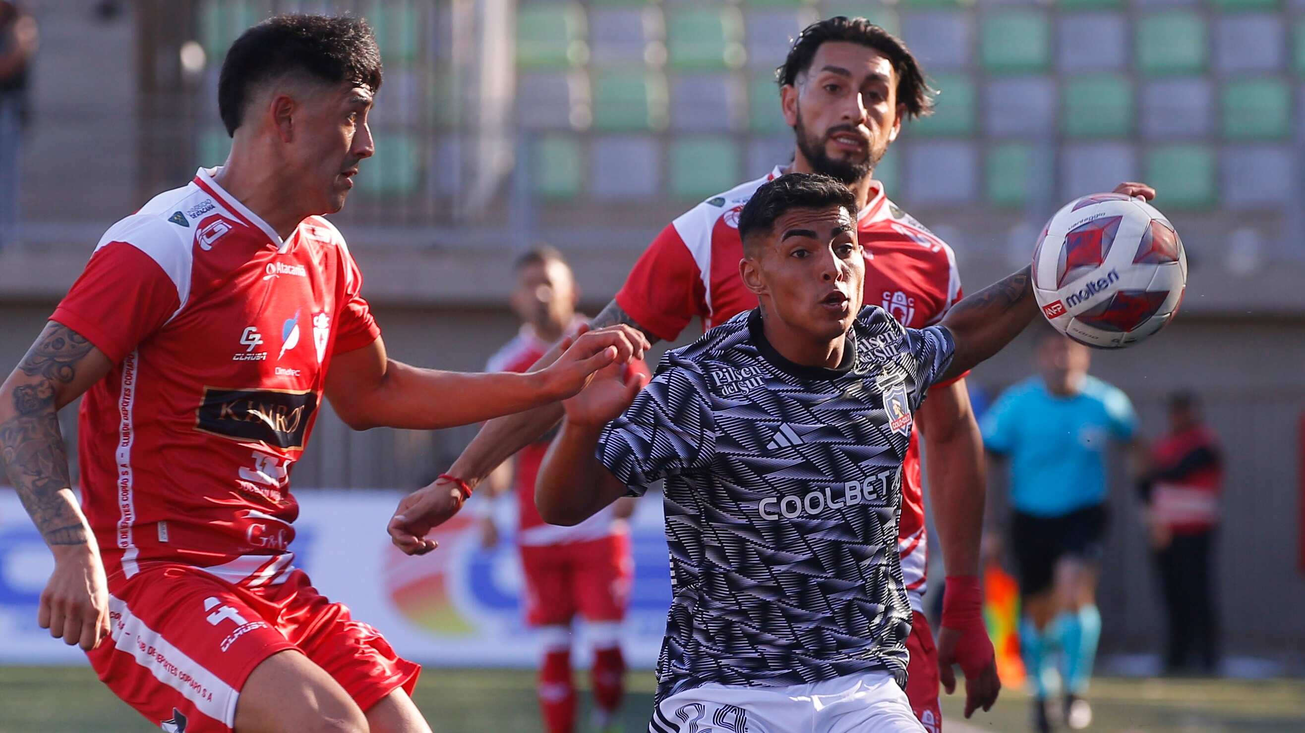 Según informaron en programas deportivos radiales, el técnico Gustavo Quinteros volverá a convocar a Jordhy Thompson para un partido oficial de Colo Colo.