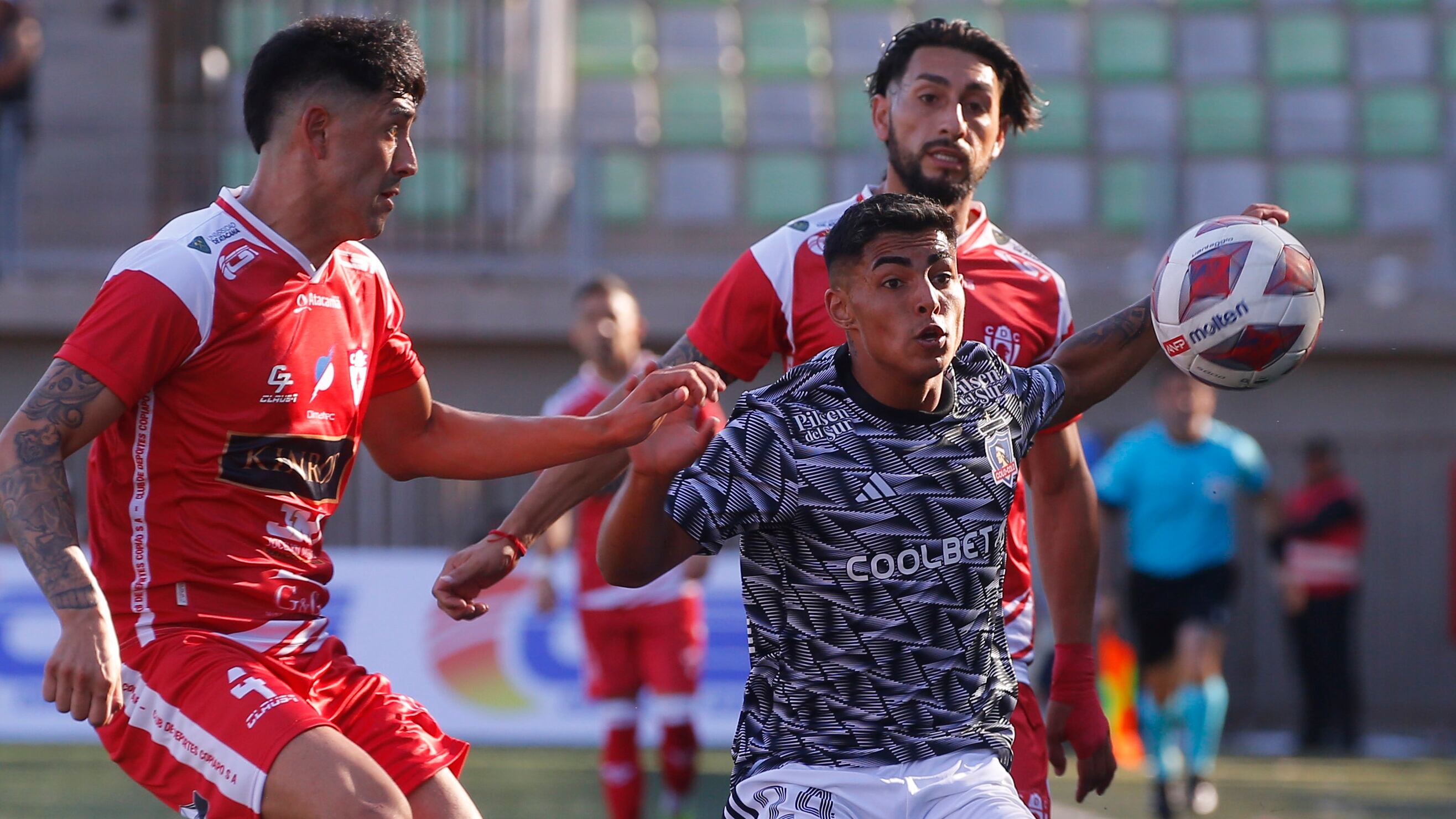 Según informaron en programas deportivos radiales, el técnico Gustavo Quinteros volverá a convocar a Jordhy Thompson para un partido oficial de Colo Colo.