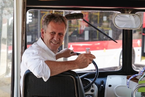 Juan Carlos Muñoz destaca en conversación digital sobre ministros del actual gobierno