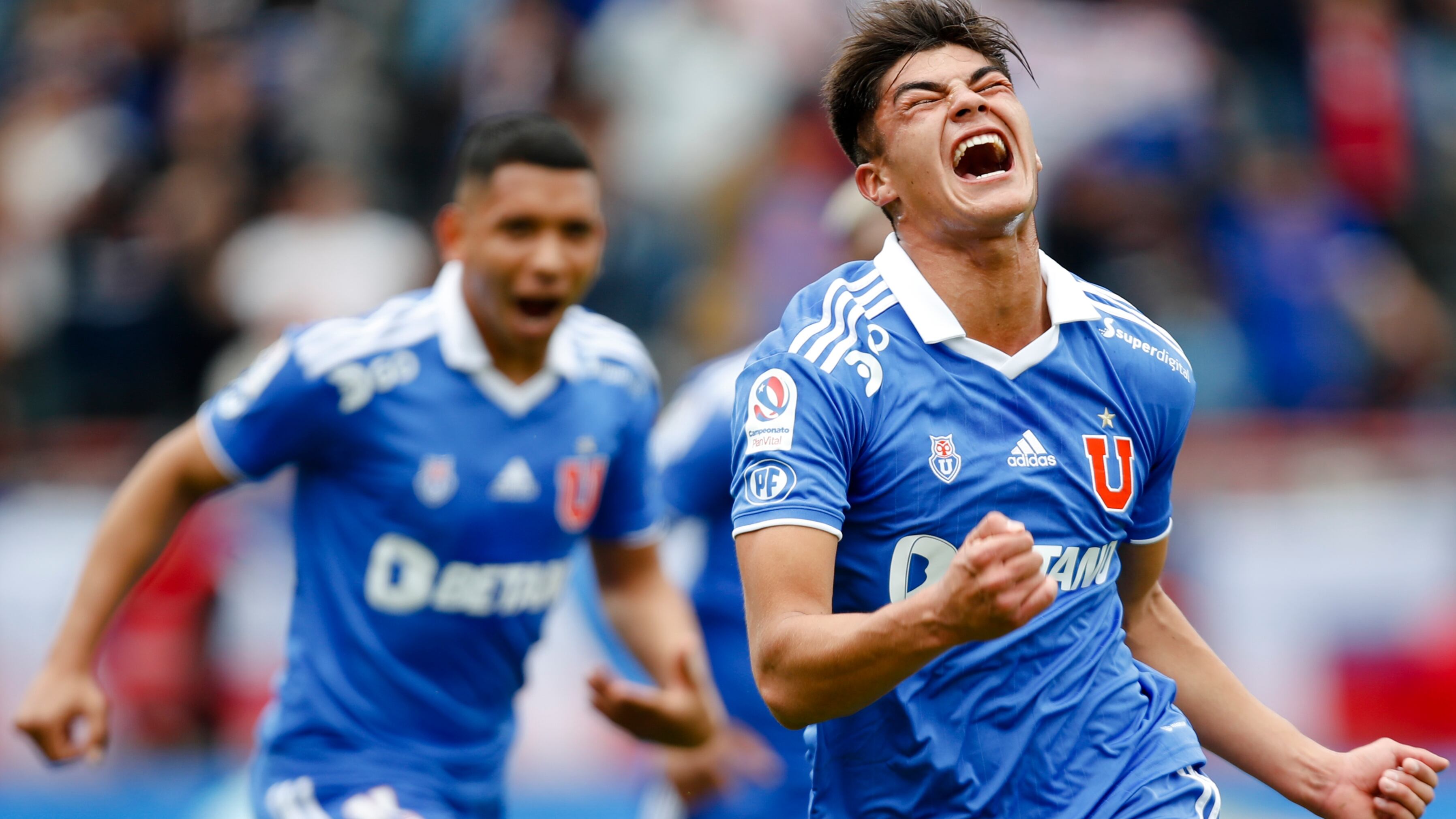 Los jugadores de Universidad de Chile celebran un gol.