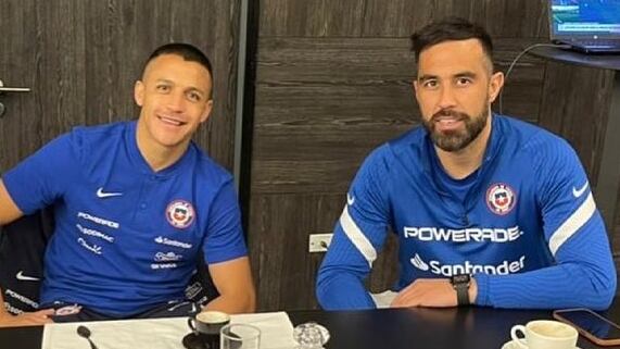 El arquero evitó entrar en conflictos con el técnico Eduardo Berizzo, y aseguró que está con toda la disposición de jugar por Chile si el argentino decide convocarlo para la eliminatorias mundialistas.