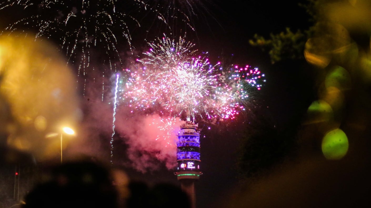 ¿Por qué duró menos? El incidente que afectó el show pirotécnico de la Torre Entel