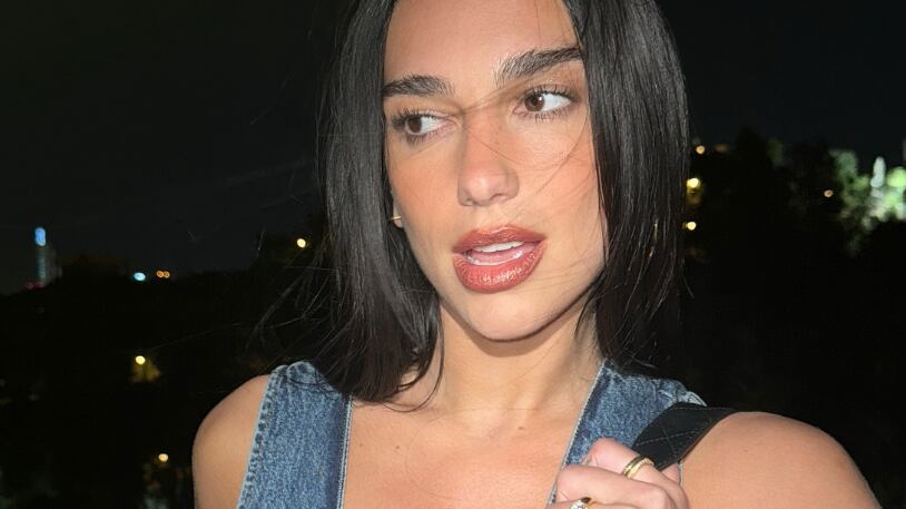 Los retoques estéticos de Dua Lipa: Así ha cambiado el rostro de la famosa cantante