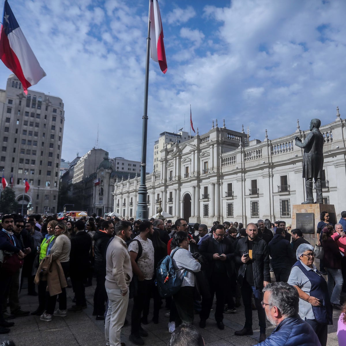 Evacuan edificios públicos en Santiago por fuerte olor a gas Evacuan edificios públicos en Santiago por fuerte olor a gas