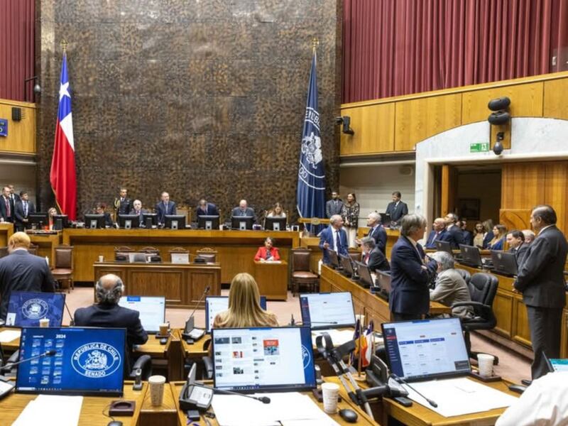 Revés legislativo en el Senado: Rechazan alzamiento del secreto bancario tras empate y clave ausencia de parlamentarios