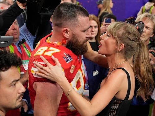 NFL producirá película inspirada en noviazgo de Travis Kelce y Taylor Swift