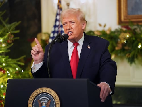 Muy político, cargado de acusaciones y a veces rozó la ira: Trump defendió su manejo económico en un discurso a la nación