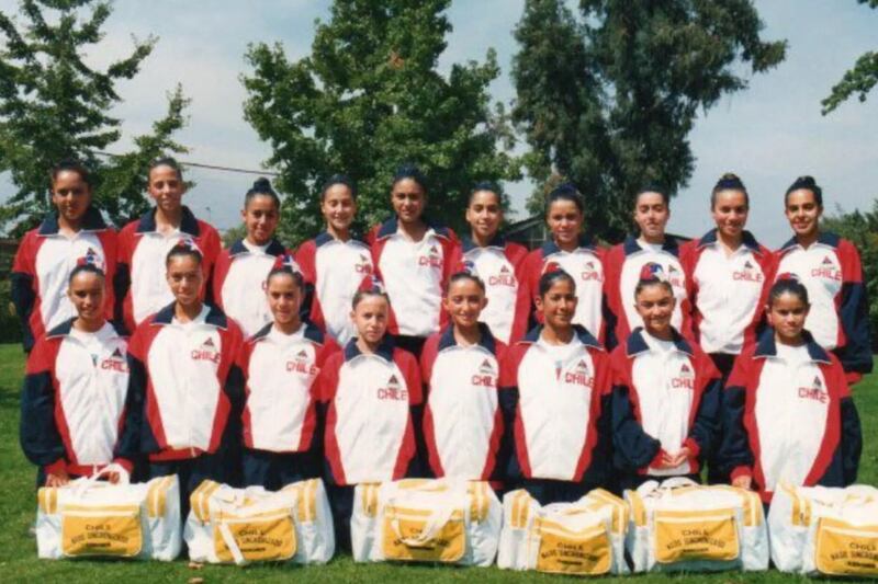 La actriz reveló esta tarde en sus redes sociales algunas fotografías de su pasado en el deporte chileno.