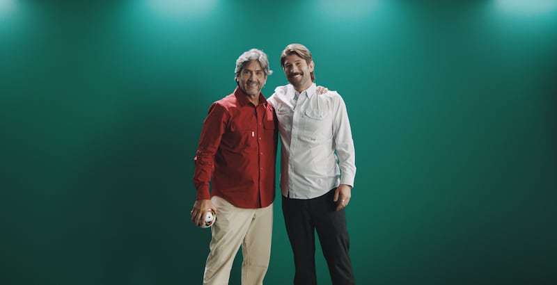MAJA Sportswear propone utilizar uno de los símbolos más reconocidos del fútbol para hablar de gratitud, vínculos familiares y momentos que muchas veces se quedan sin decir. Foto: cortesía.