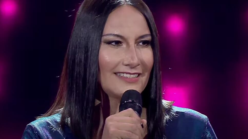 Laura Pausini se hizo presente con su versión más romántica en "Mi Nombre Es"